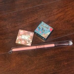 Makeup IBY BEAUTY & WINKY LUX Eyeshadow with Brush